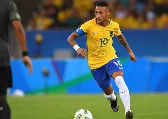 [中超]法比奥头球击中横梁 皮球反弹进入网窝