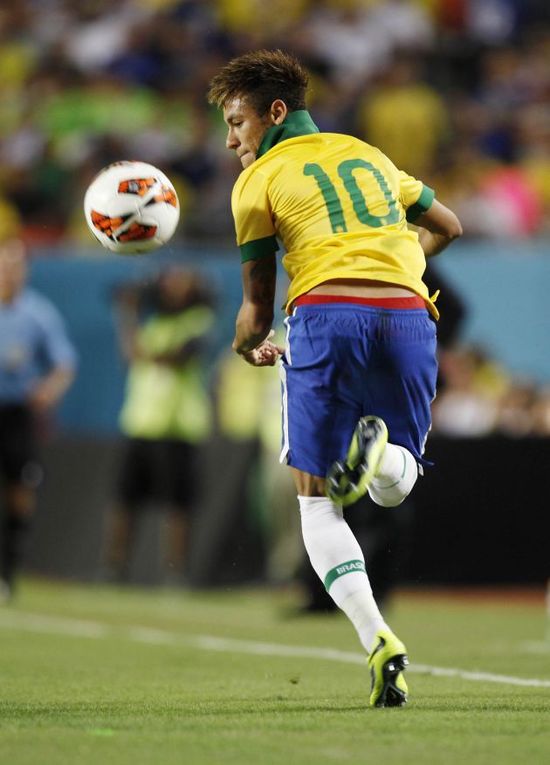 栾利程强杀内线 长驱直入双手灌筐