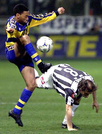 破碎时层的无尽挑战《时行者：黑暗世界》现已在NS平台正式发售